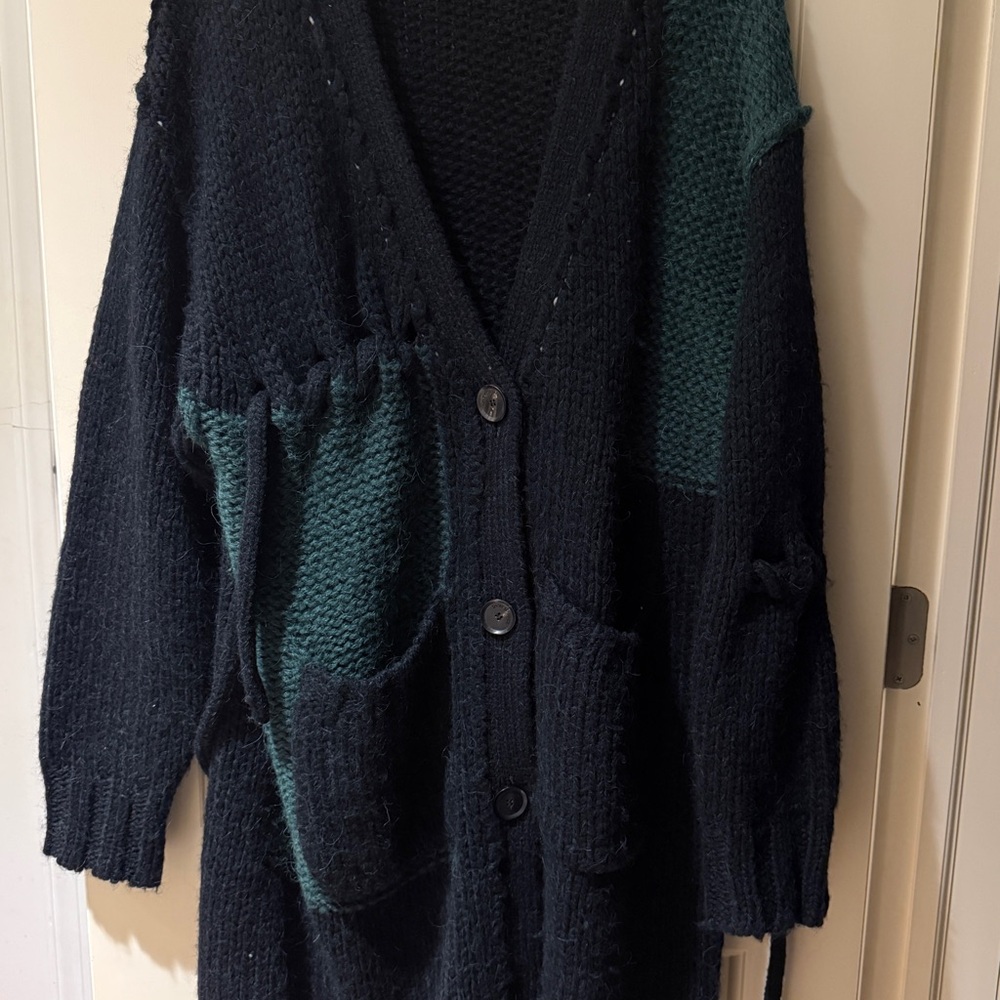 Short sentence Black and Green Knit Cardigan